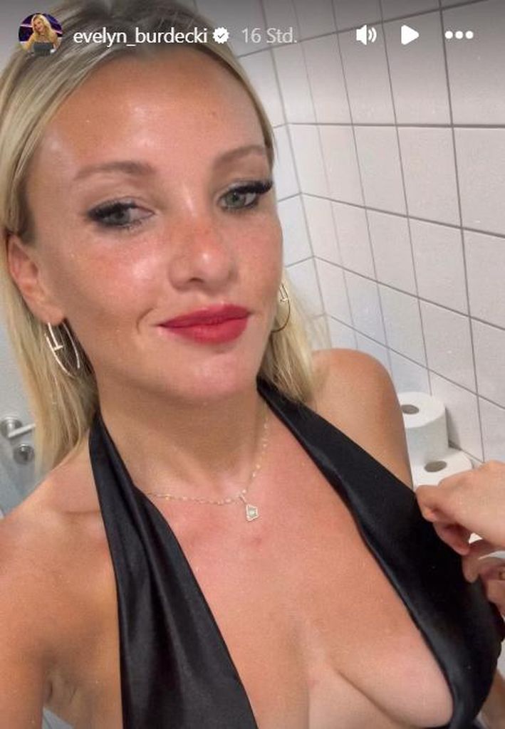 Ups: Evelyn Burdecki erlebt Kleider-Fail beim Fernsehpreis