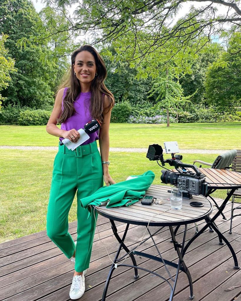 Franca Lehfeldt präsentiert zum ersten Mal ihren Babybauch