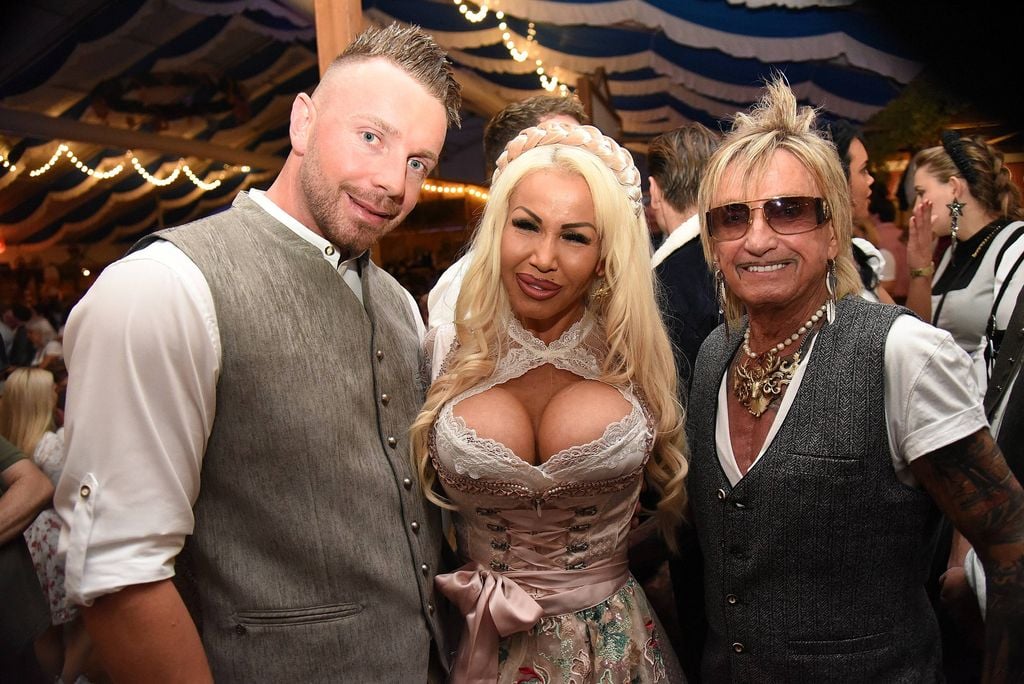 Lukas, Ginger Costello und Bert Wollersheim auf dem Frankfurter Oktoberfest 2025