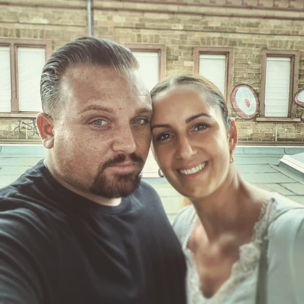 Menowin Fröhlich mit seiner Frau Şenay, 2019