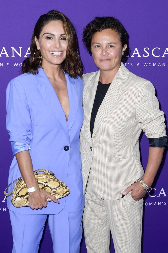 Nazan Eckes und ihre Schwester Belgin 2022 bei der Lascana Fashion Show in Berlin