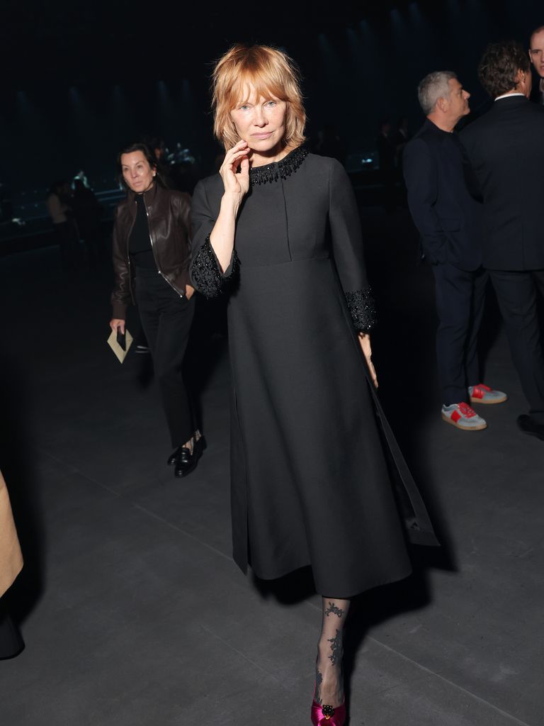 Pamela Anderson beim Besuch der Valentino Fashion Show in Paris, Oktober 2025