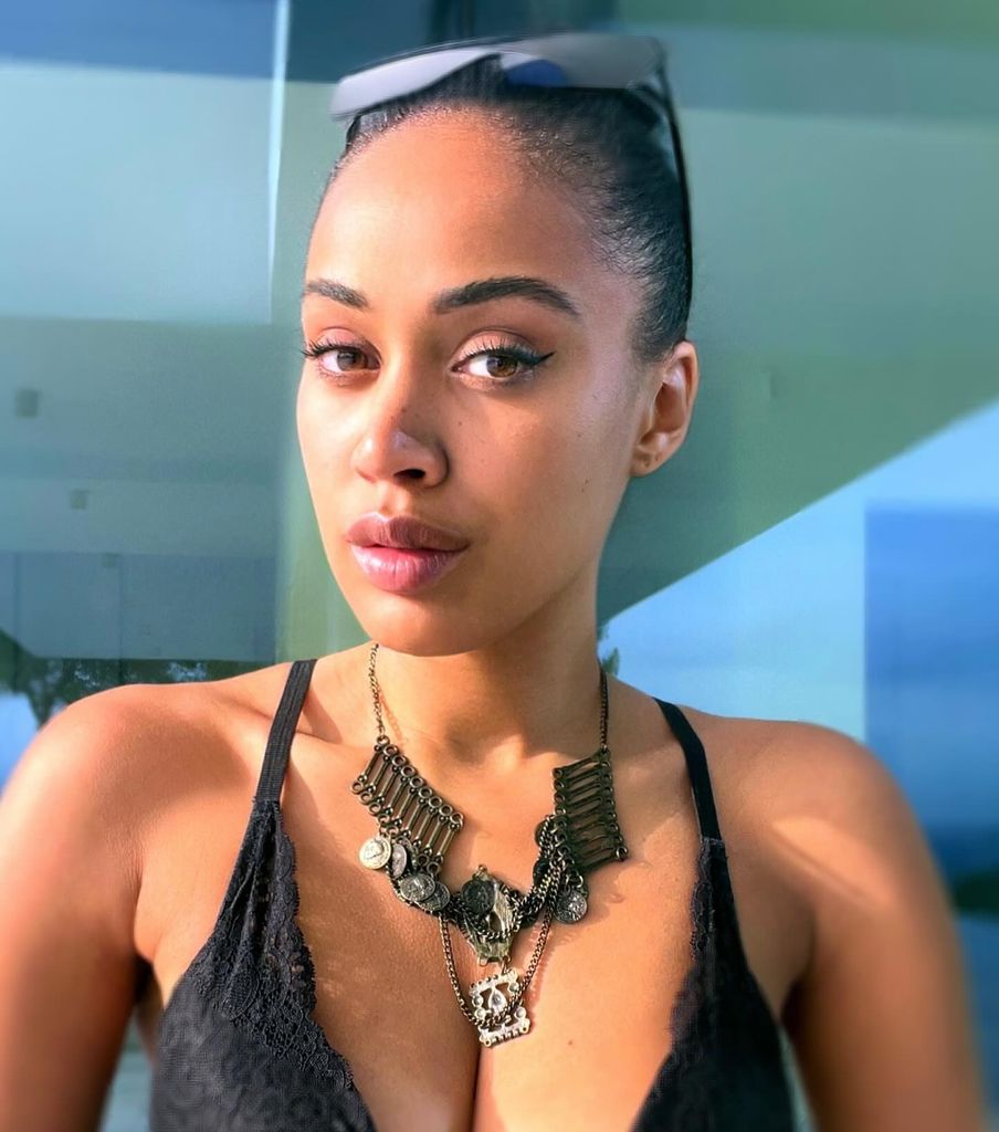 Sarah Joelle Jahnel, Sängerin