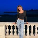 Thema Isabella Strahan