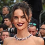 Thema Izabel Goulart
