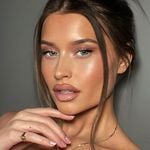 Thema Lexi Wood