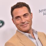 Thema Rufus Sewell