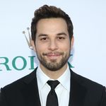 Thema Skylar Astin