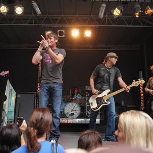 Wegen häuslicher Gewalt: 3 Doors Down-Bassist hinter Gittern