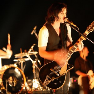 Placebo-Drummer zeigt seinen tätowierten Körper