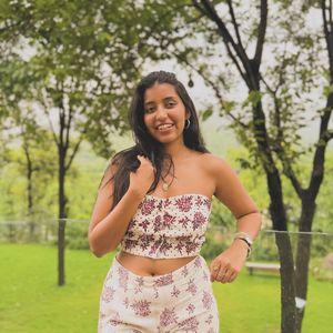 Influencerin Aanvi Kamdar (†) stürzt Wasserfall hinunter!