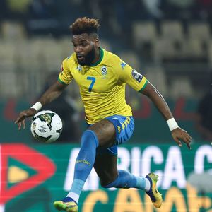 Fußballer Aaron Boupendza stirbt mit 28 Jahren nach Sturz
