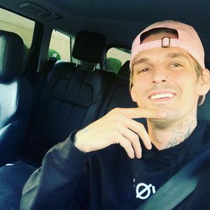 Erster Ausflug: Neu-Papa Aaron Carter mit Baby unterwegs
