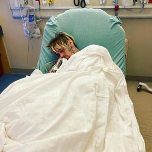 "Mama kümmert sich": Aaron Carter liegt im Krankenhaus