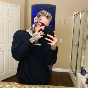 Medusa im Gesicht: Aaron Carter zeigt seine neue Tätowierung