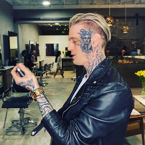 Aaron Carter erklärt, warum er viele Tattoos im Gesicht hat