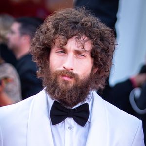 Aaron Taylor-Johnson lässt in neuem Horrorfilm Hüllen fallen