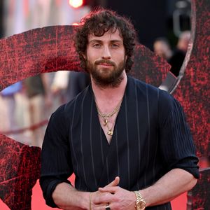 Aaron Taylor-Johnson heizt 007-Gerüchte mit Bond-Uhr an