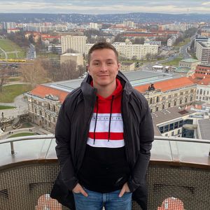 Mit Ärztin: So arbeitete YouTuber Aaron in der Pandemie