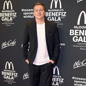 Überraschung: Aaron Troscke ist verheiratet und hat ein Kind