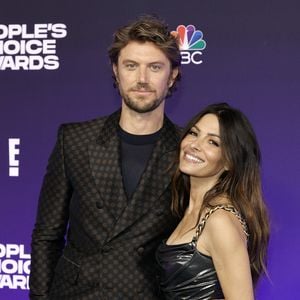 Sarah Shahi und Adam Demos heizen Verlobungsgerüchte an