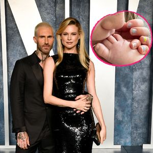 Behati Prinsloo und Adam Levines Tochter kuschelt mit Baby