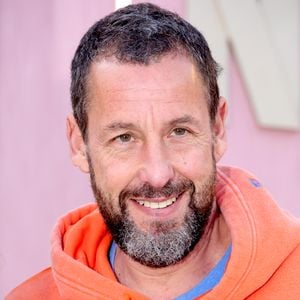Adam Sandler blamiert seine Frau Jackie mit Red-Carpet-Look