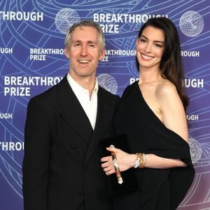 Gewusst? So tickt der ruhige Mann an Anne Hathaways Seite