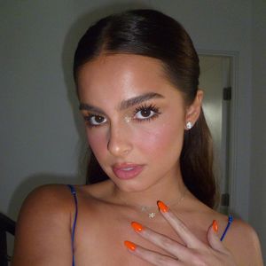 Addison Rae überrascht mit natürlichem Look beim Ausgehen