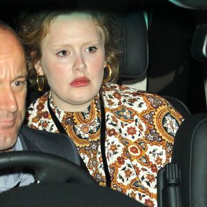 Adele freut sich über Grammy - vom Bett aus!