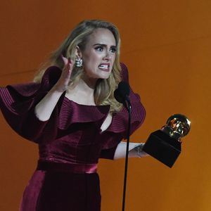 Eklat beim Super Bowl: Was meinte Adele mit dieser Geste?