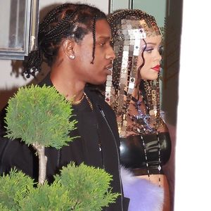 Blanker Babybauch: Rihanna diesmal mit Kopfschmuck unterwegs