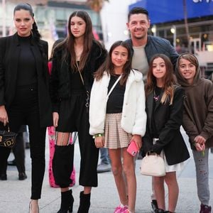 Stylishe Truppe! Adriana Lima besucht Zirkus mit der Familie