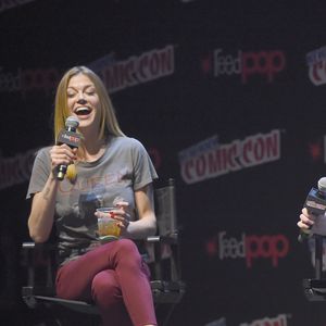 "Orville"-Stars Adrianne Palicki & Scott Grimes sind verlobt