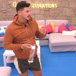 Fans genervt: "Love Island"-Adriano heiliger Samariter?