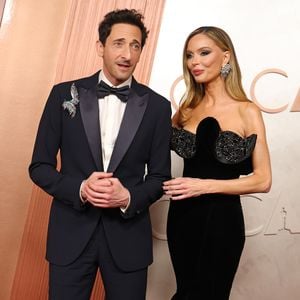 Das hält Adrien Brodys Partnerin vom Halle-Berry-Knutscher