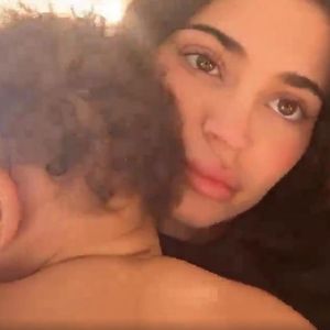 "Überall Autos": So sieht Kylie Jenners Alltag mit Sohn aus