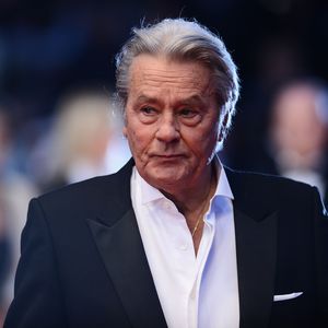 Fans nehmen von Schauspiellegende Alain Delon (†88) Abschied