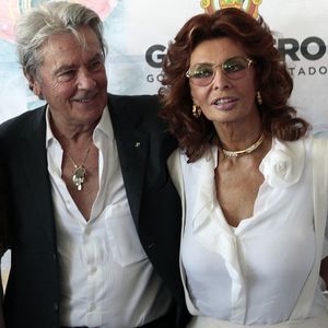 "Lieber Freund": Sophia Loren zollt Alain Delon (†88) Tribut