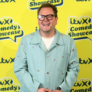 Nach Flirtgerüchten mit Callum: Alan Carr ist wieder Single!