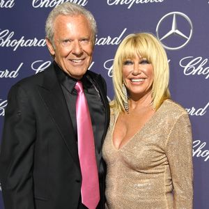 Für Alan: Suzanne Somers sang posthum bei ihrer Trauerfeier
