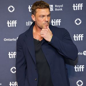 Schauspieler Alan Ritchson hat Tattoos für seine drei Söhne