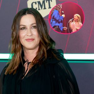 Alanis Morissette performt gemeinsam mit Tochter Onyx (8)