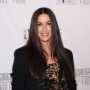 Alanis Morissette zeigt seltenen Auftritt mit ihrem Ehemann