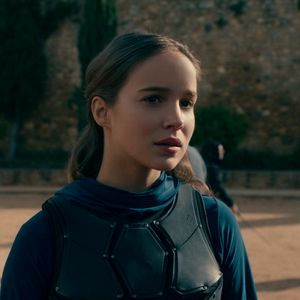 Wem sieht "Warrior Nun"-Star Alba Baptista bloß so ähnlich?