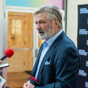 Alec Baldwin fordert: Polizisten sollen an Filmsets sein