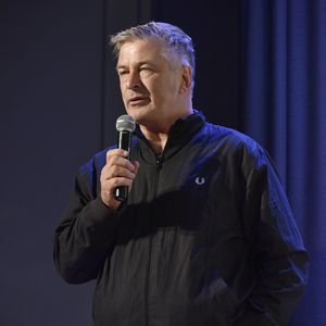 "Rust"-Prozessbeginn: Alec Baldwin plädiert "nicht schuldig"
