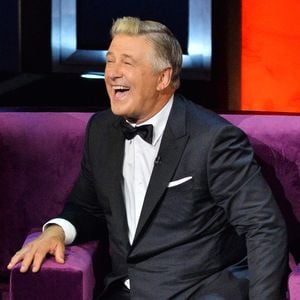 Außer Kontrolle: Alec Baldwin lässt im TV die Hose runter