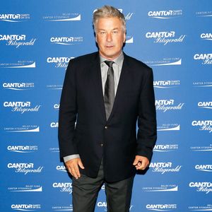 Alec Baldwin beschimpfte auf Gala die Kellnerin als "Bauer"!