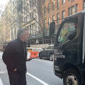 Im "Rust"-Drama: Alec Baldwin bekommt Support von Fremden